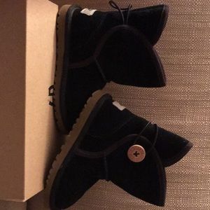 UGGS Toddler girls Leona black suede boots.